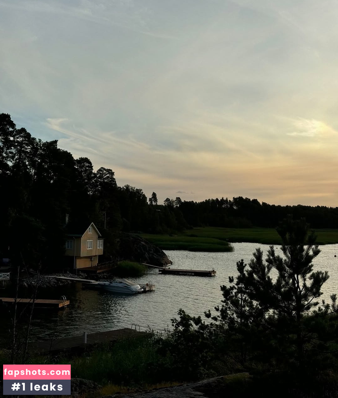 Sara Manner gallery photo #16