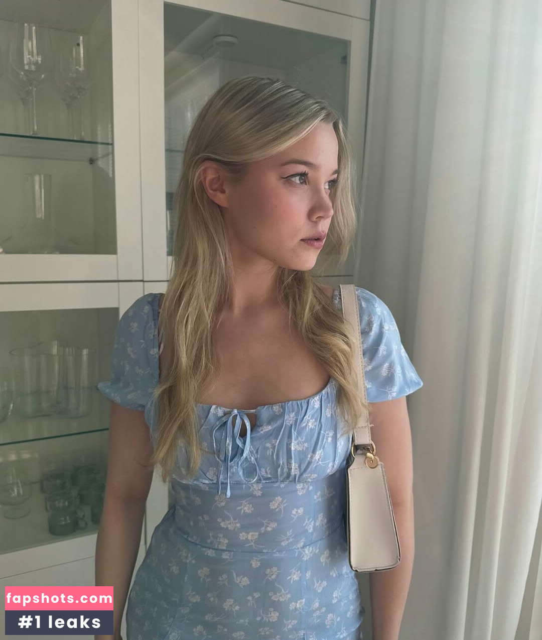 Sara Manner nude babe gallery