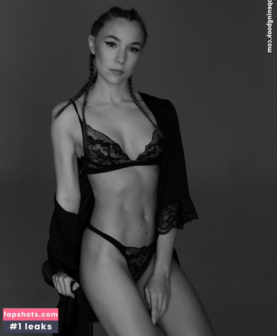 Sara Marino nude babe gallery