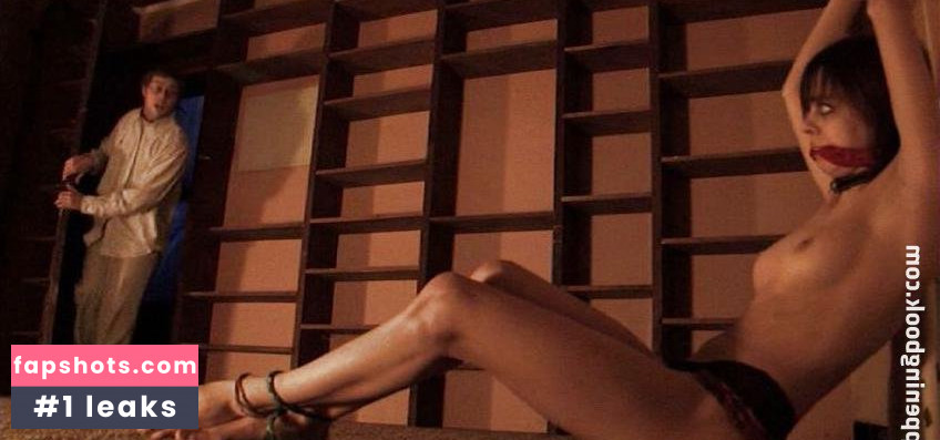 Sara May gallery photo #7