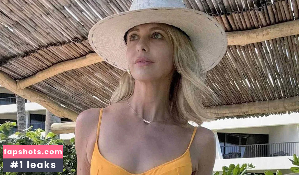 Sara Michelle gallery photo #13