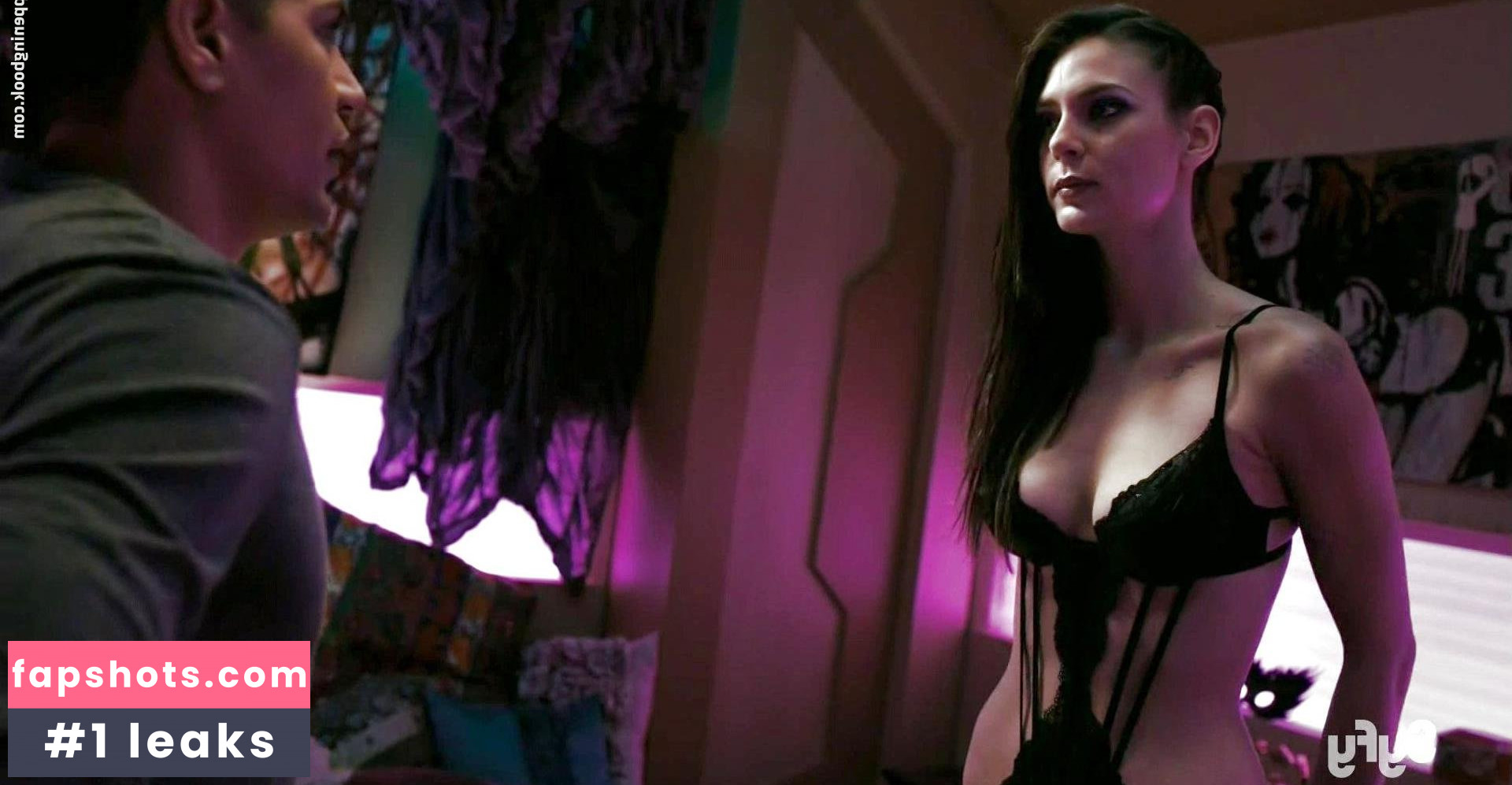 Sara Mitich gallery photo #14