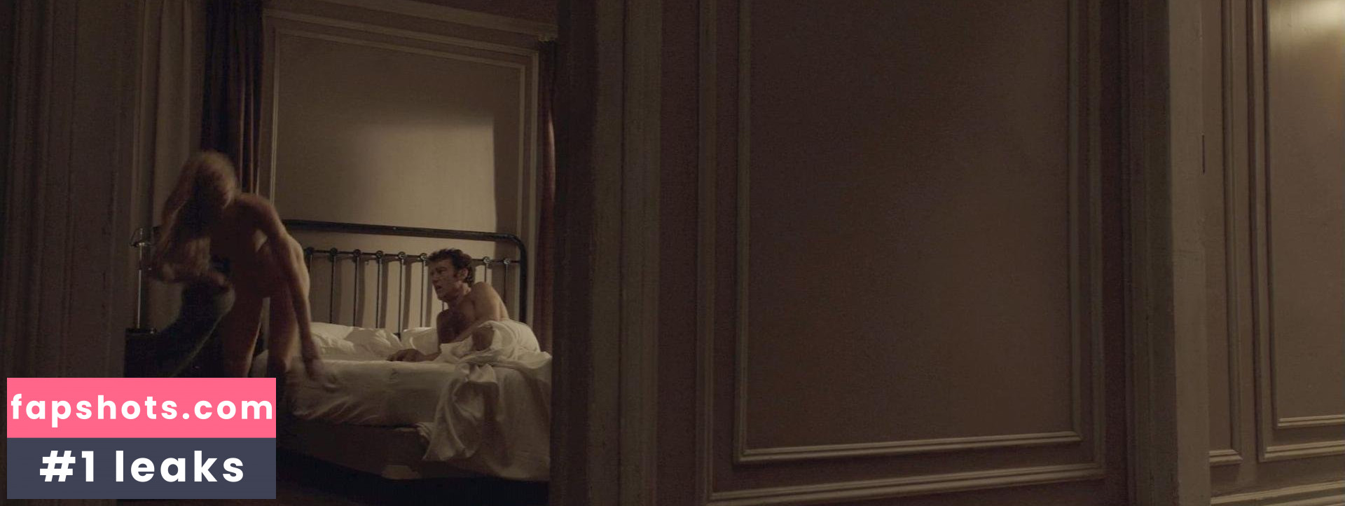 Sara Mitich gallery photo #24