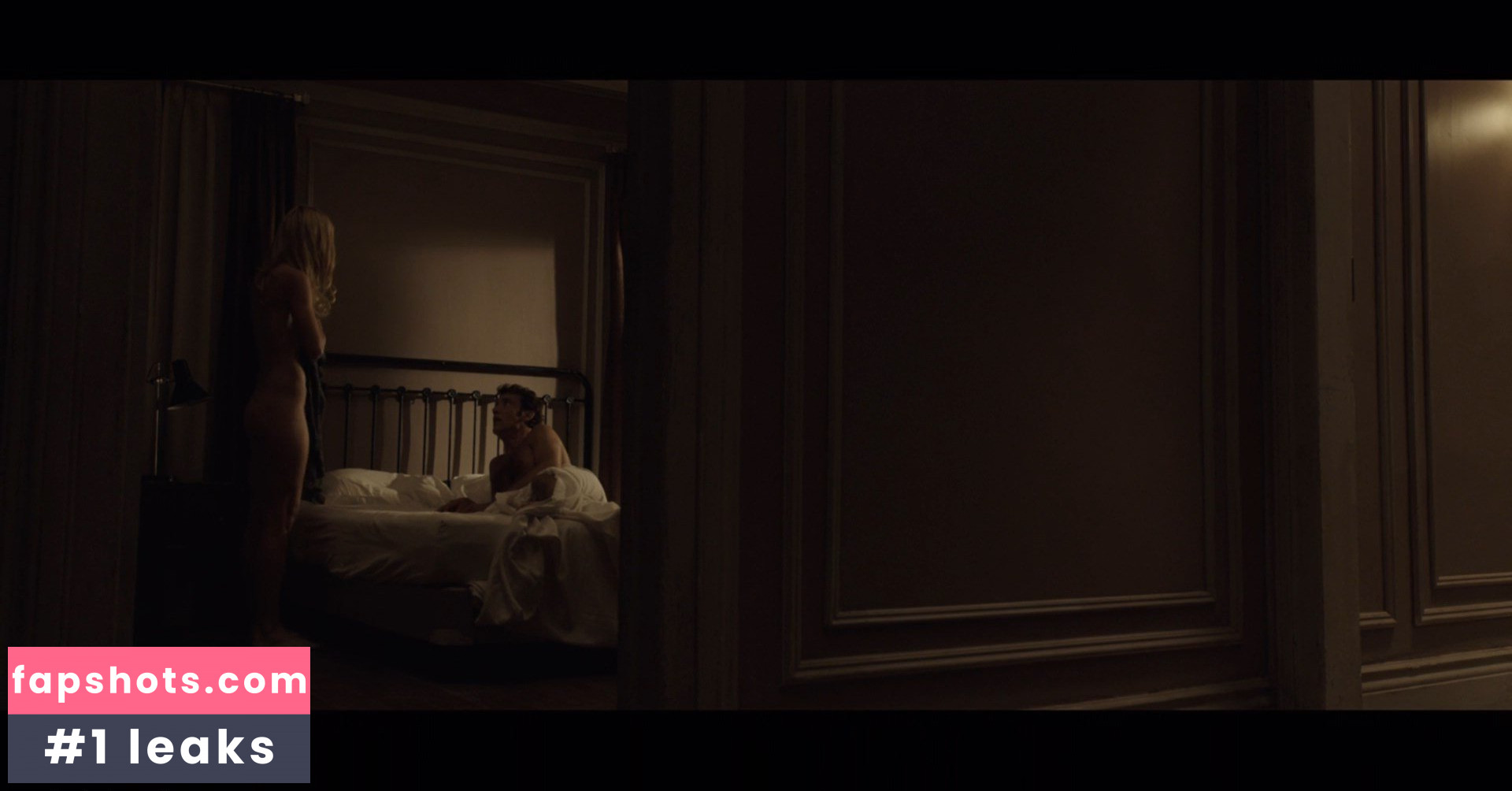 Sara Mitich gallery photo #4