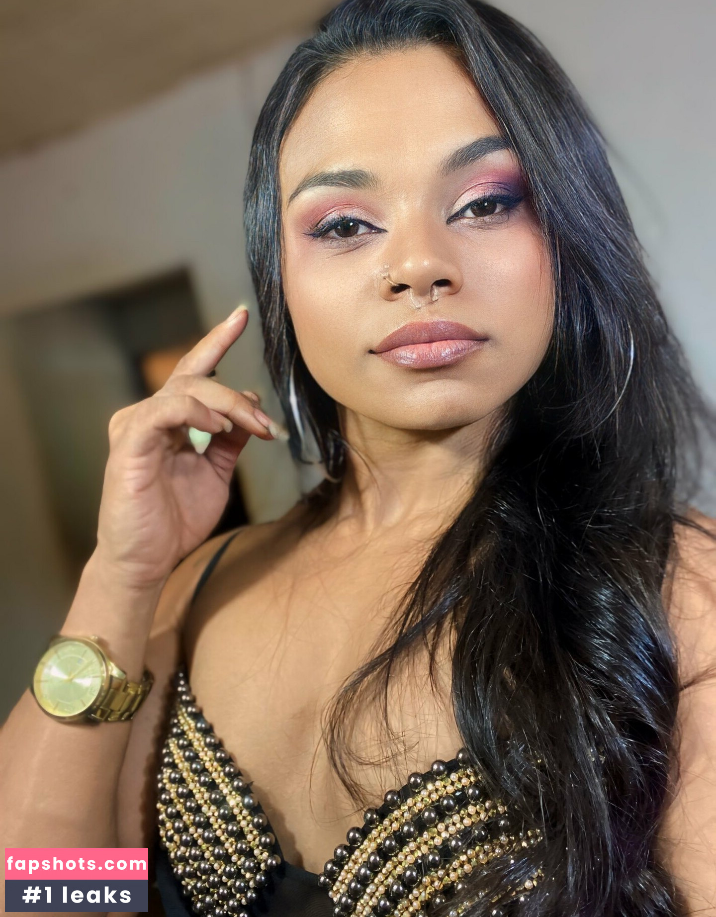 Sara Pikut gallery photo #18