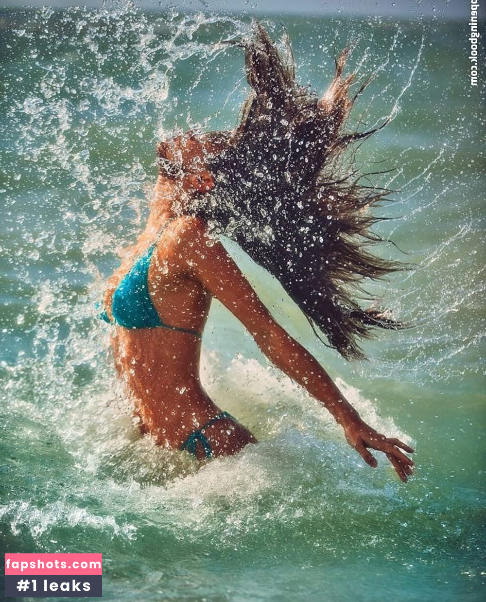 Sara Sampaio gallery photo #32