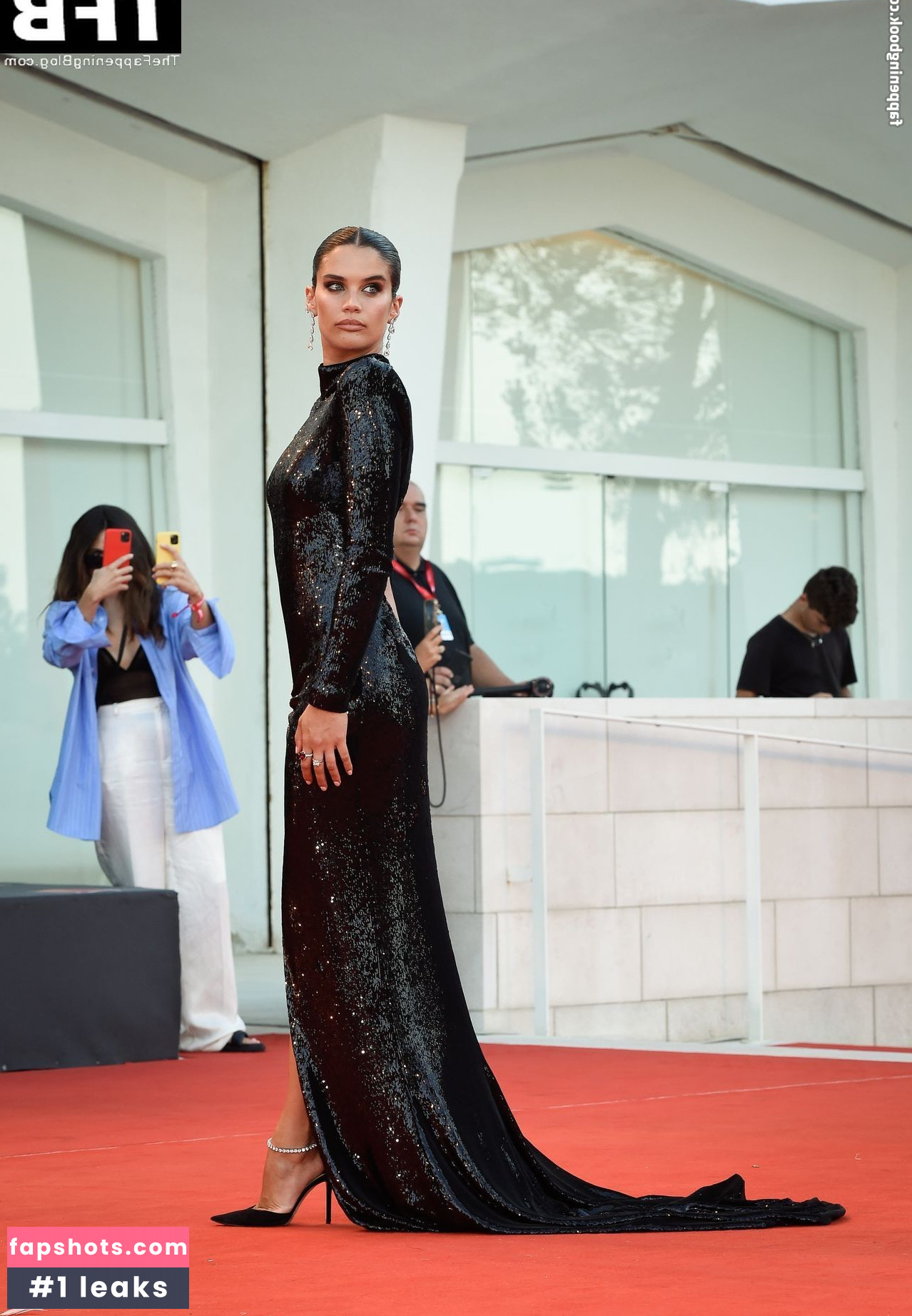 Sara Sampaio nude babe gallery