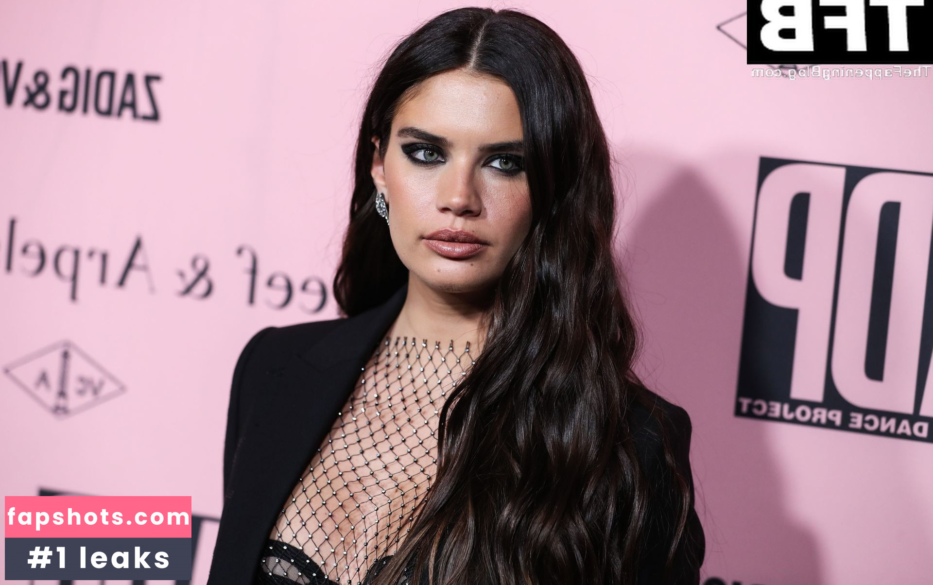 Sara Sampaio gallery photo #877