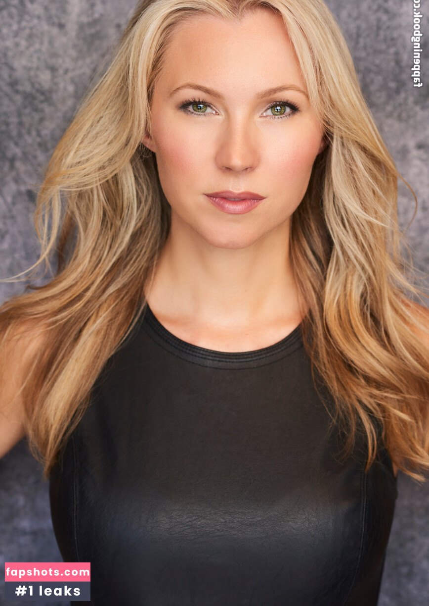 Sara Sanderson gallery photo #16