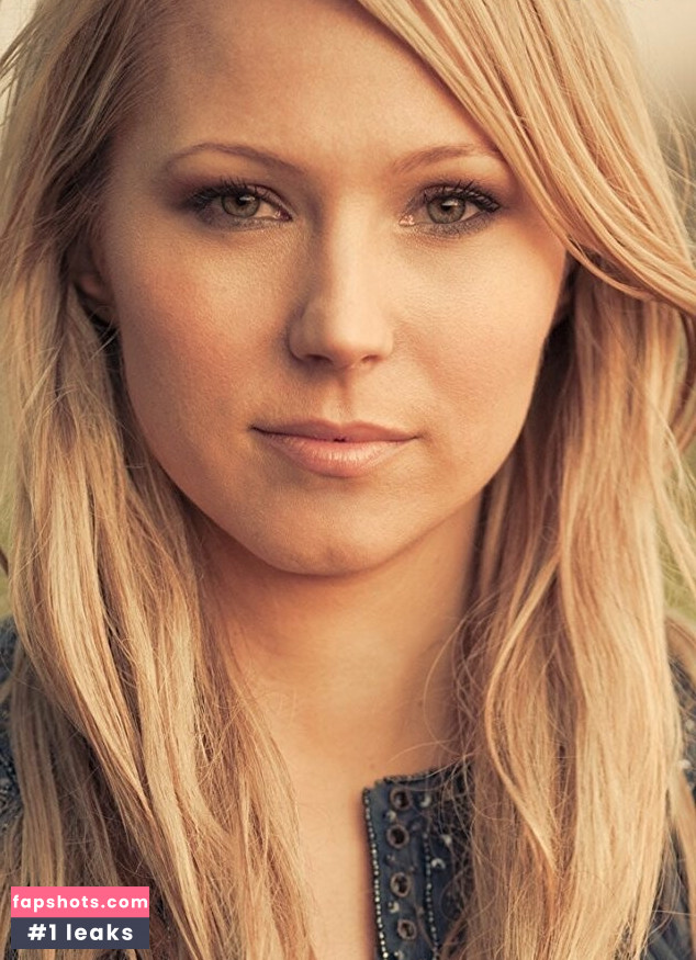 Sara Sanderson gallery photo #3