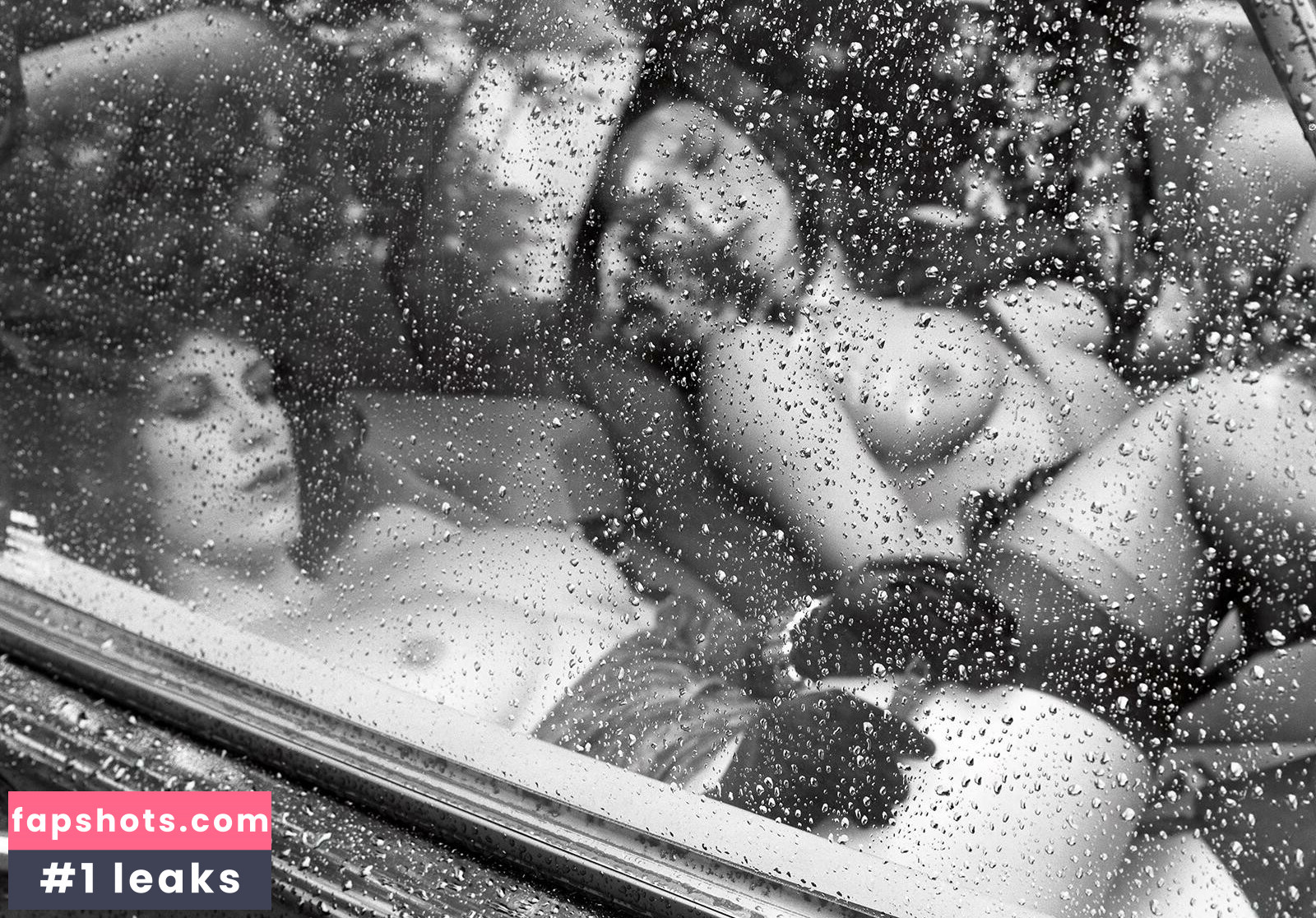 Sara Sanderson gallery photo #5