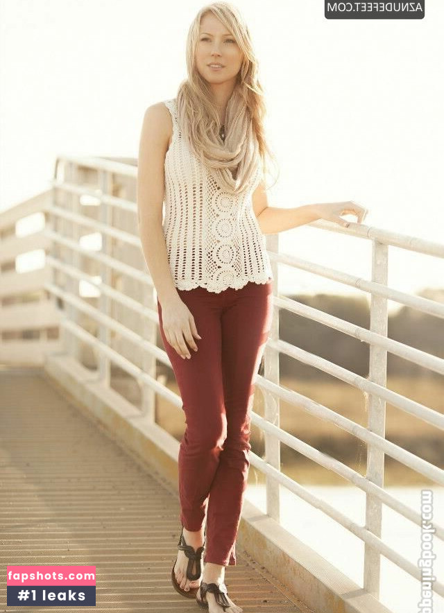 Sara Sanderson gallery photo #9