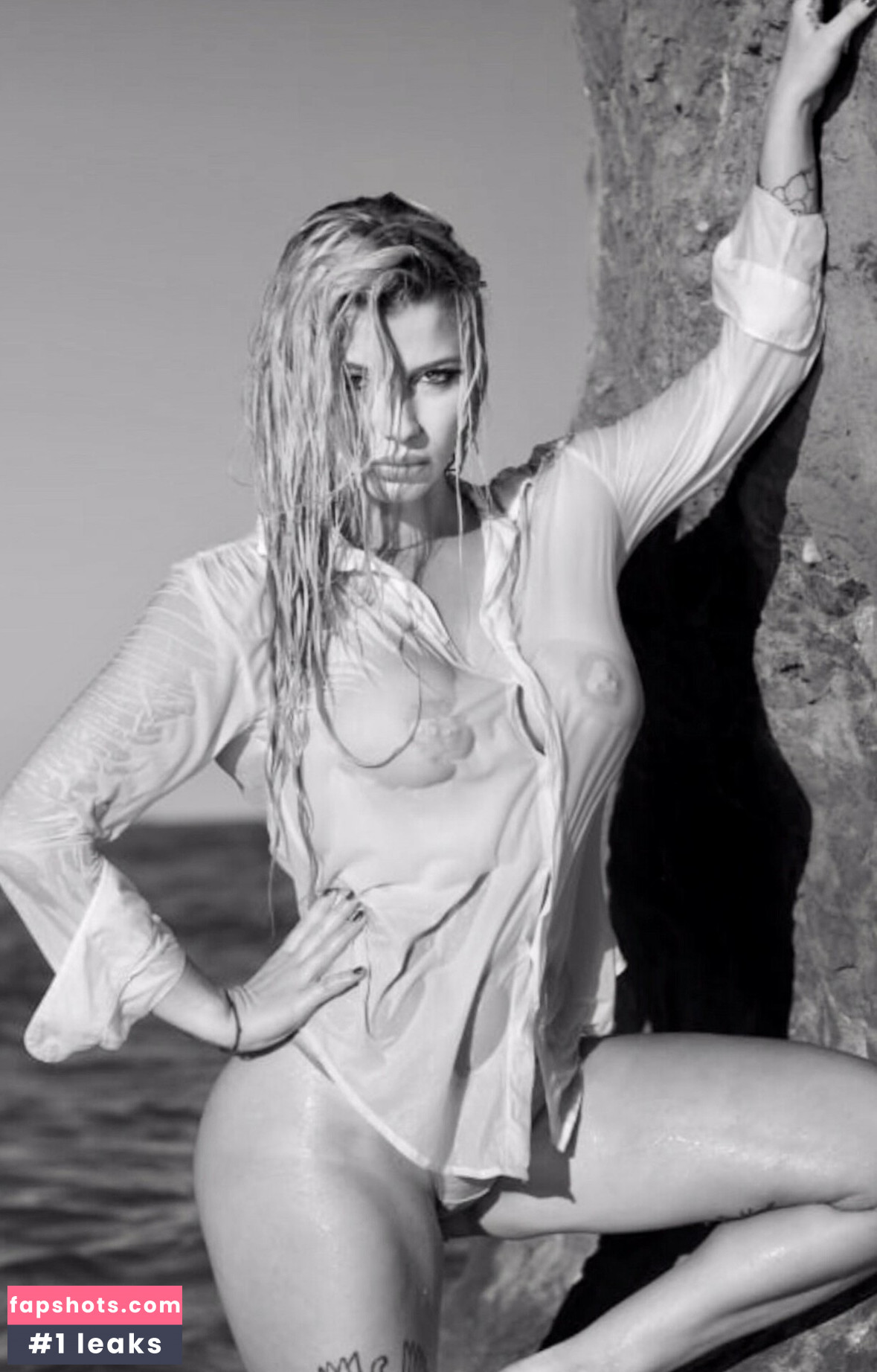 Sara.savage gallery photo #10