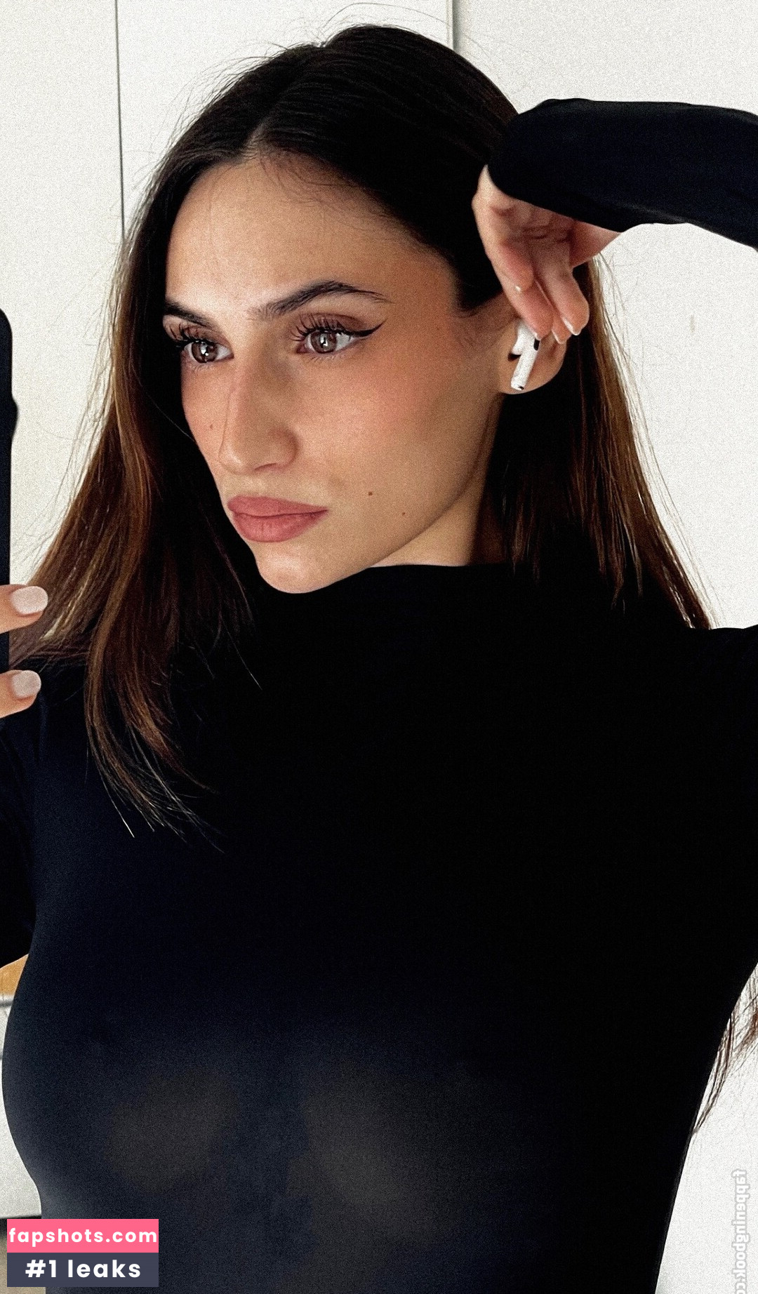 Sara Secciss gallery photo #11