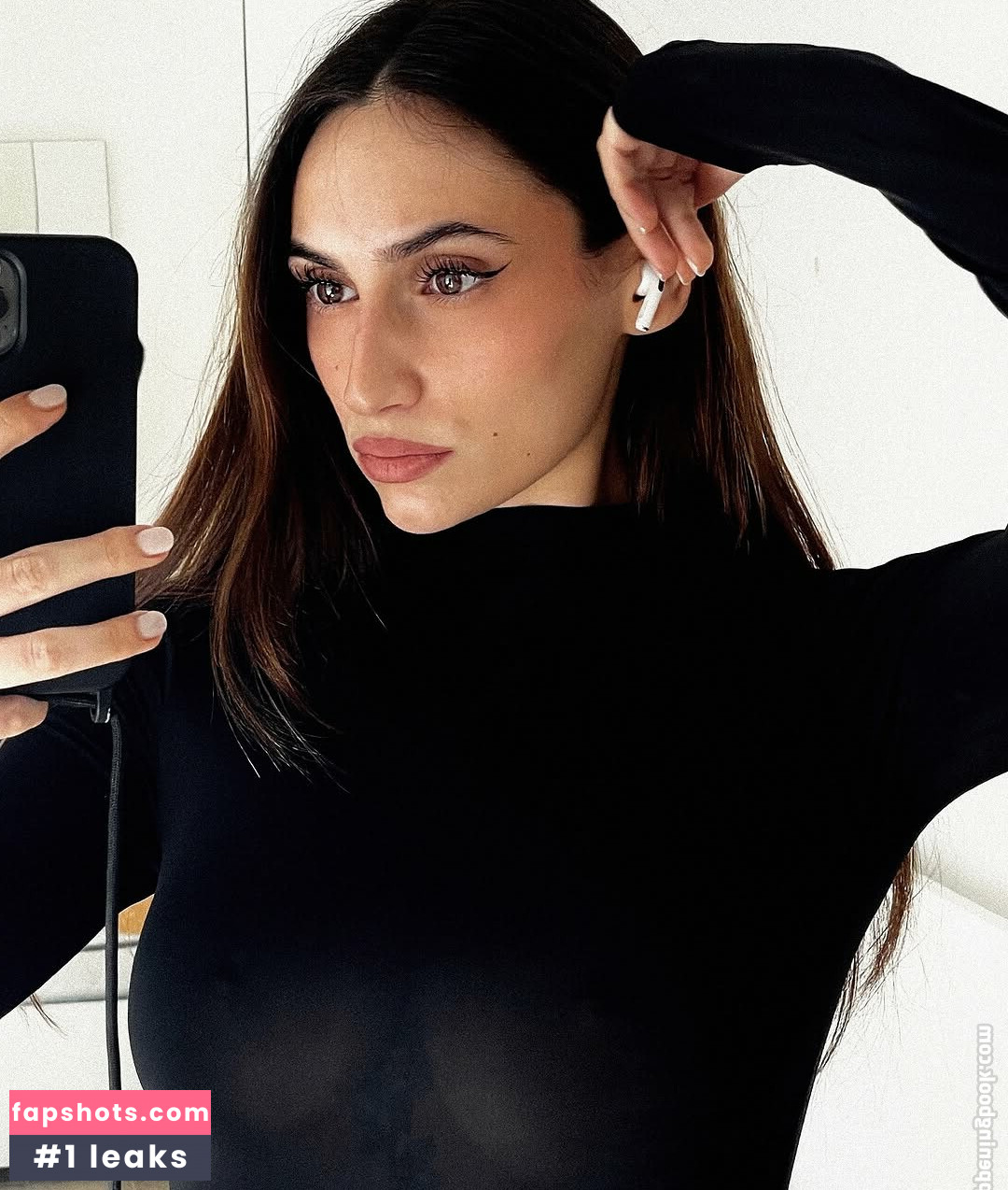 Sara Secciss gallery photo #14