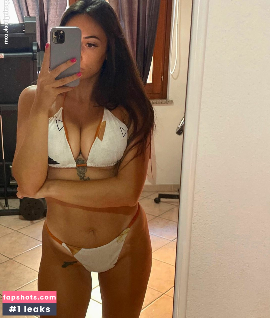 Sara Secciss gallery photo #17