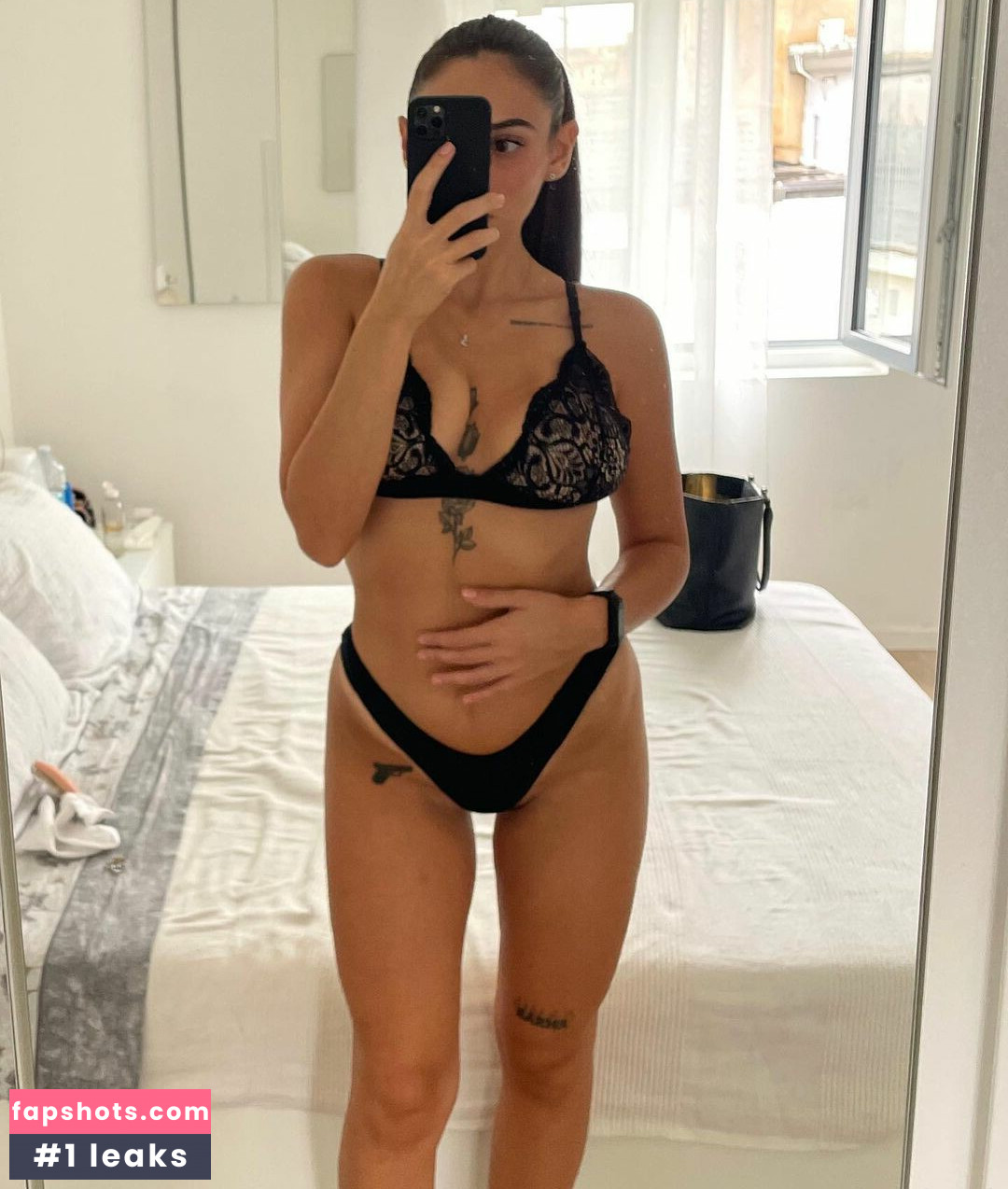 Sara Secciss gallery photo #23