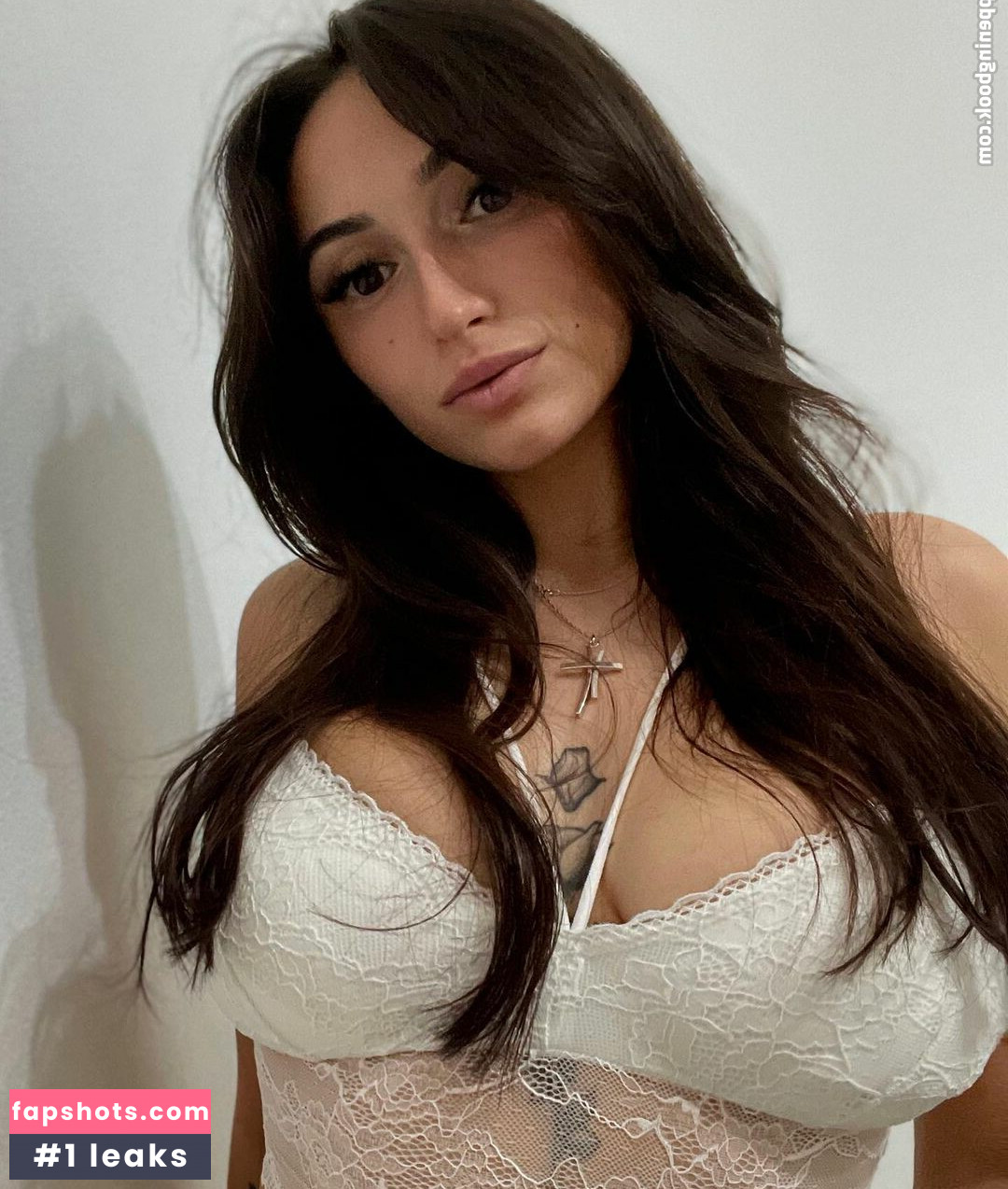 Sara Secciss gallery photo #27