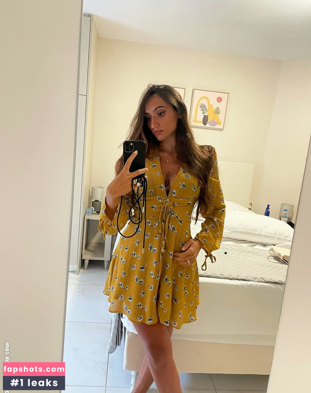 Sara Secciss gallery photo #4