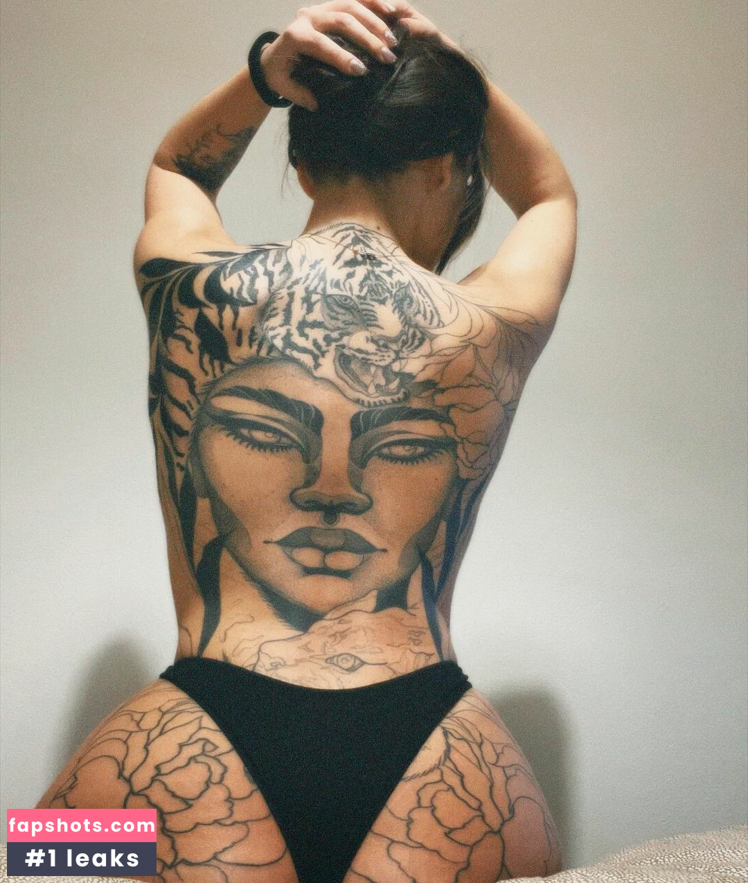 Sara Secciss gallery photo #34