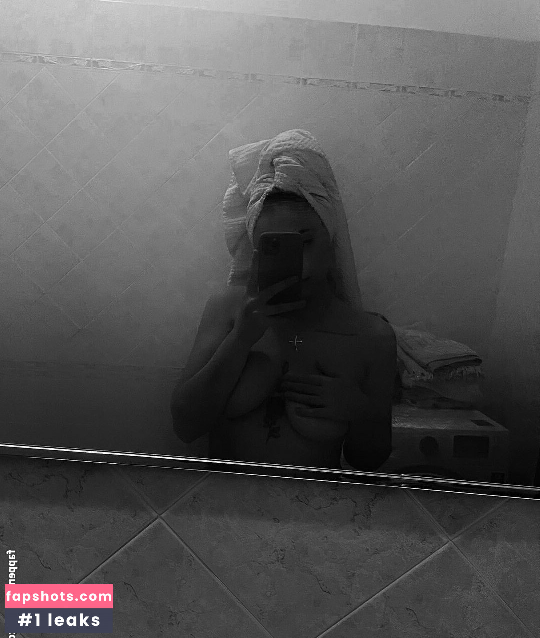 Sara Secciss gallery photo #37