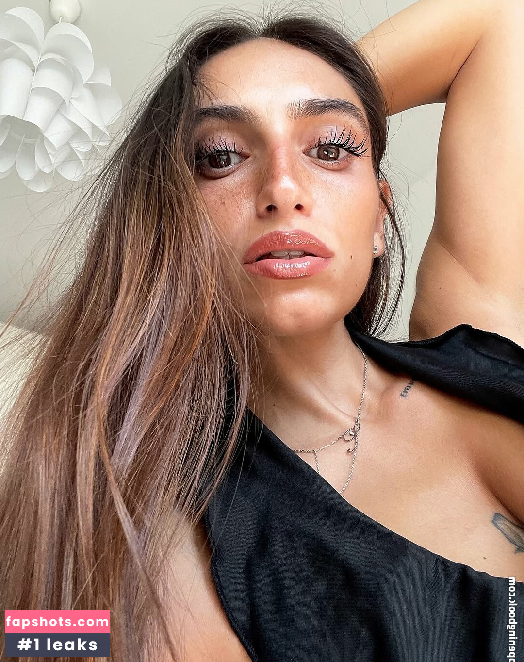 Sara Secciss gallery photo #6