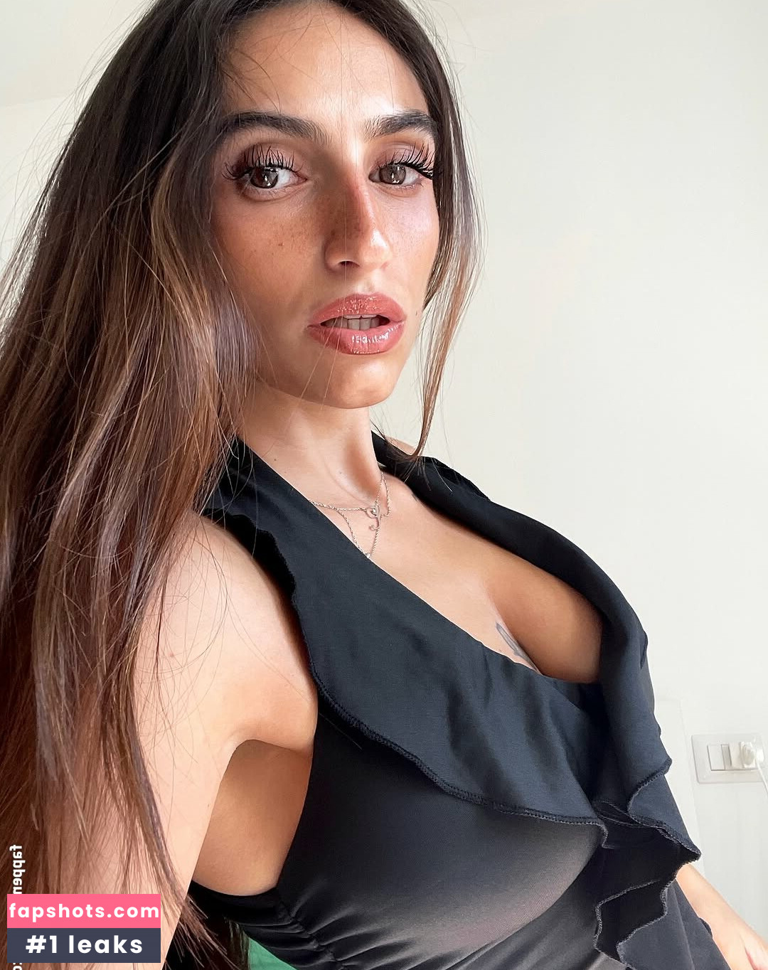 Sara Secciss gallery photo #7