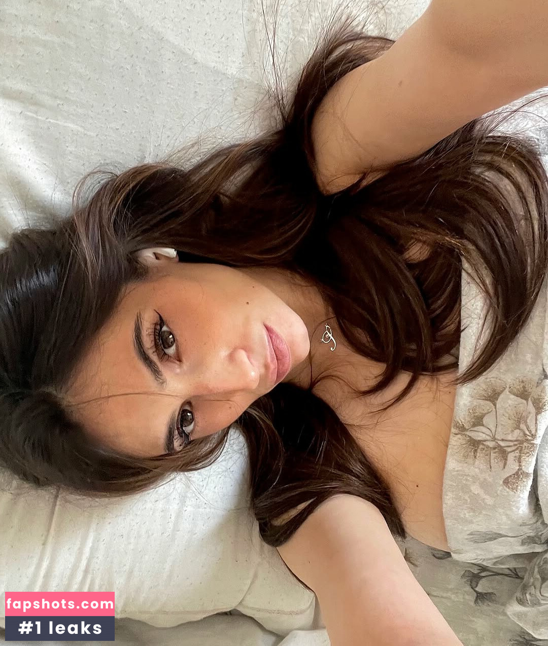 Sara Secciss gallery photo #8