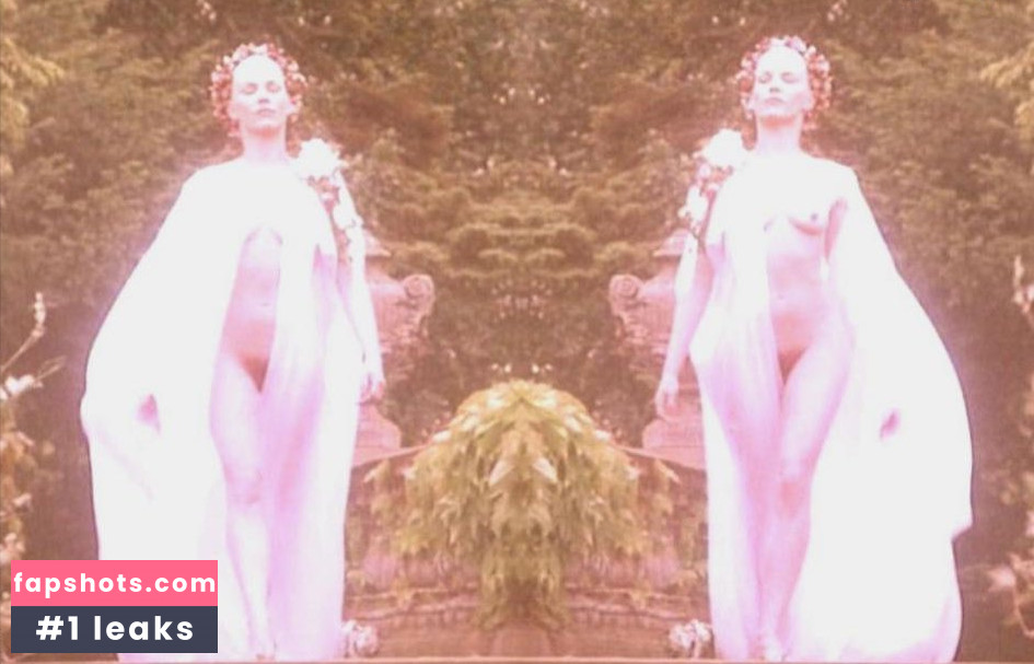 Sara Stockbridge gallery photo #12