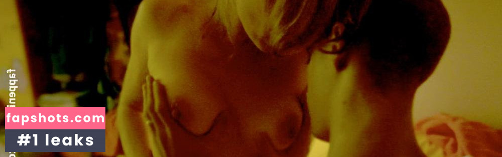 Sara Stockbridge gallery photo #17