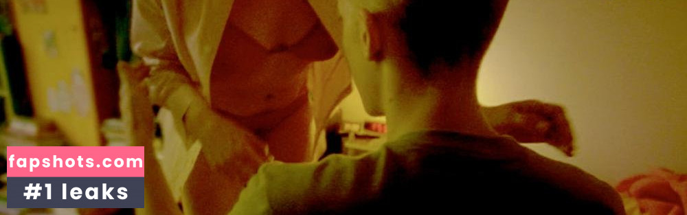 Sara Stockbridge gallery photo #18