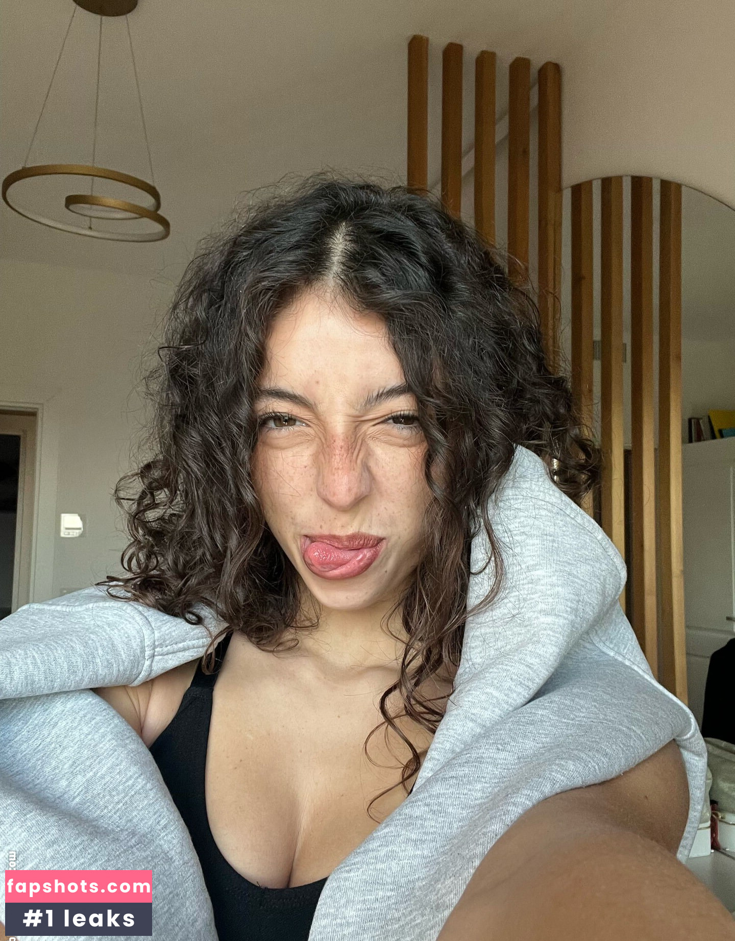 Sara Tommasi gallery photo #5