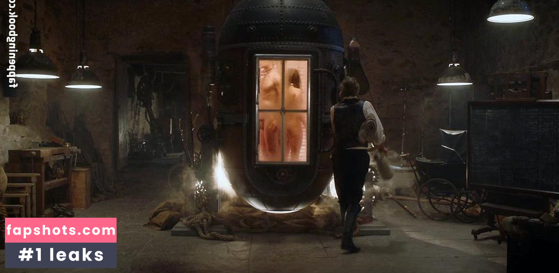 Sara Vickers gallery photo #11