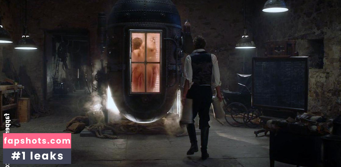 Sara Vickers gallery photo #13