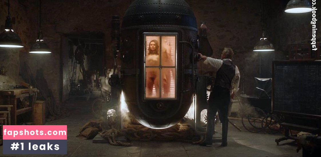 Sara Vickers gallery photo #10