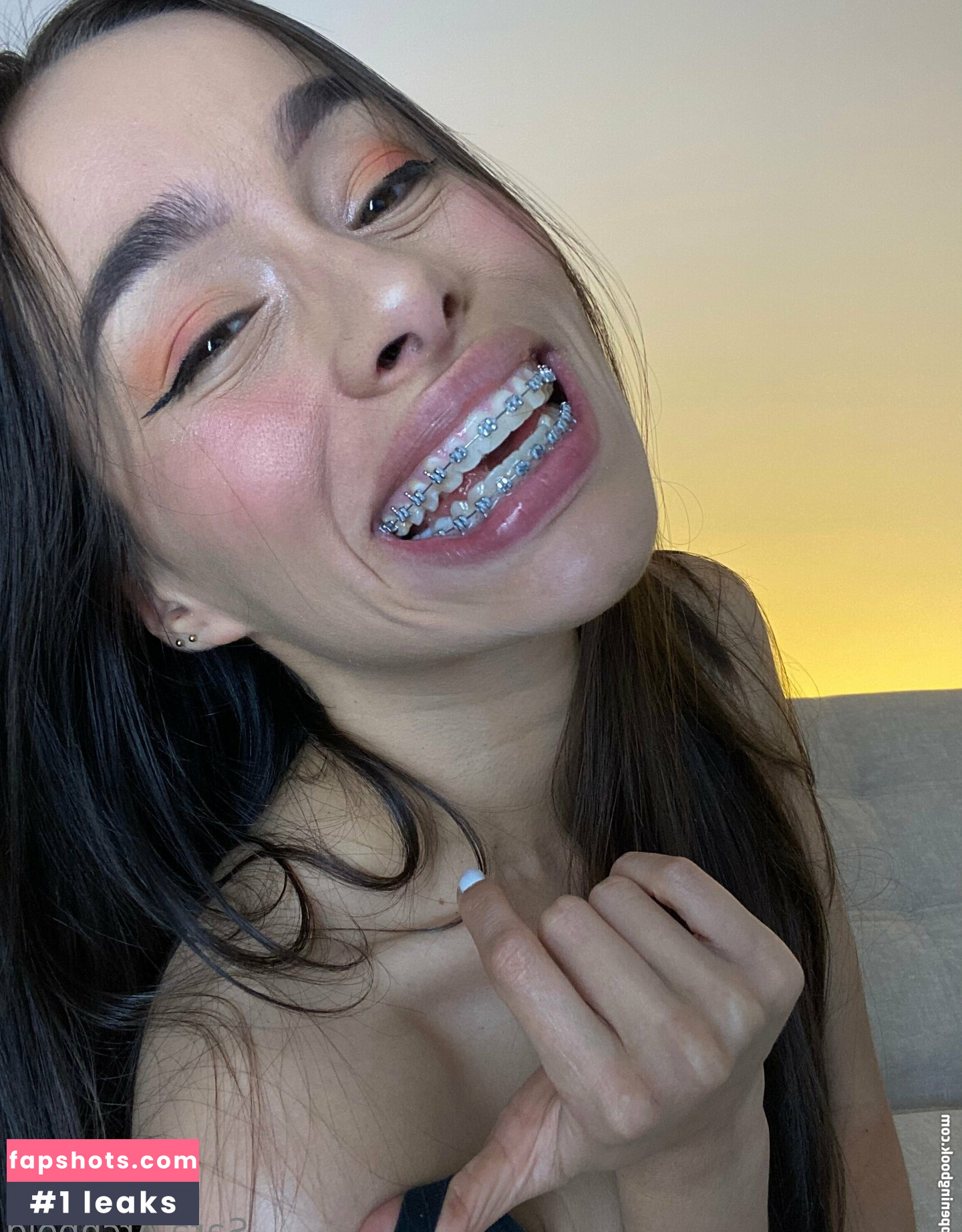 saraarchb nude babe gallery