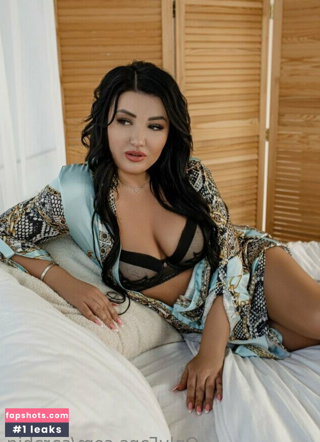 sarabig nude babe gallery