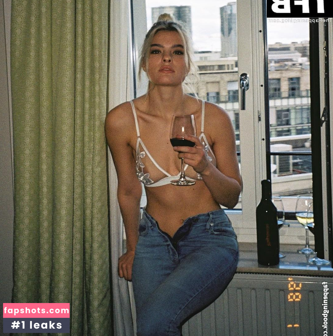 Sarah Almoril gallery photo #29