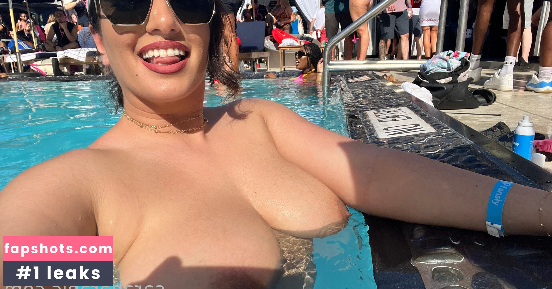 Sarah Arabic Nude Leaks OnlyFans Photos #304 - LeakJerk