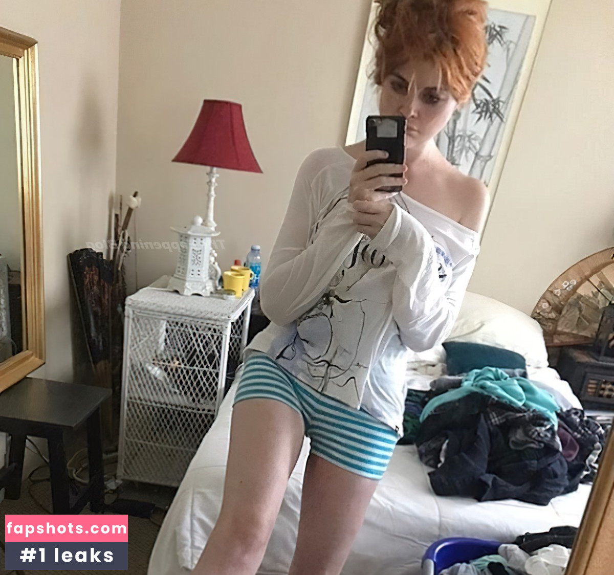 Sarah Beattie gallery photo #45