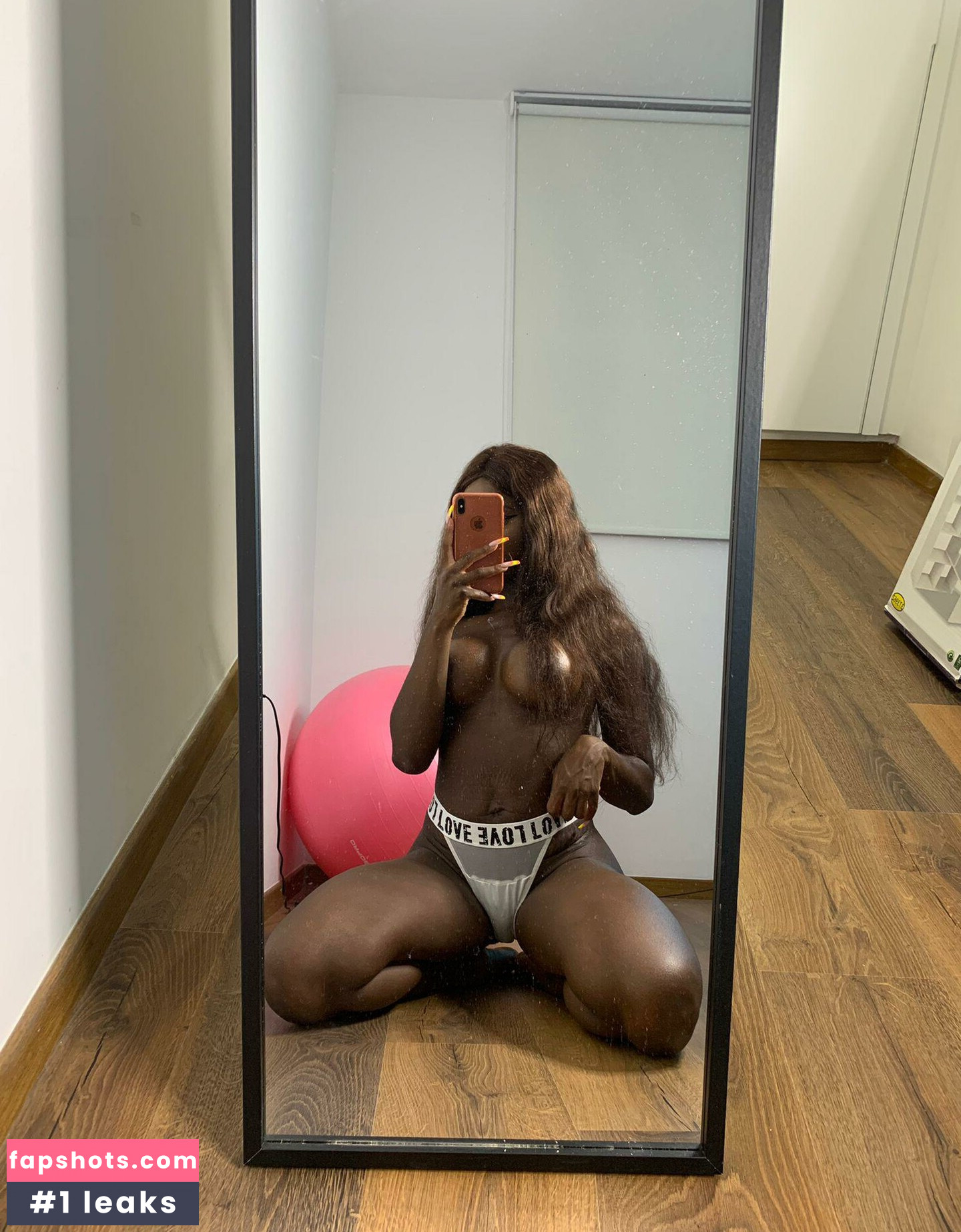 Sarah Brown gallery photo #25