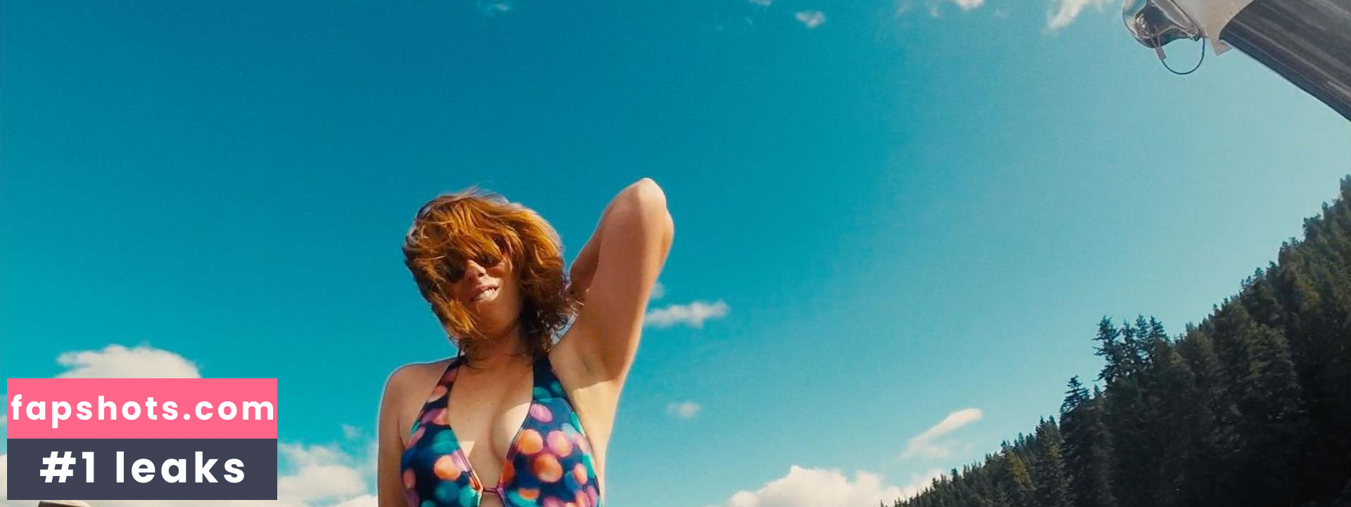 Sarah Burns gallery photo #6