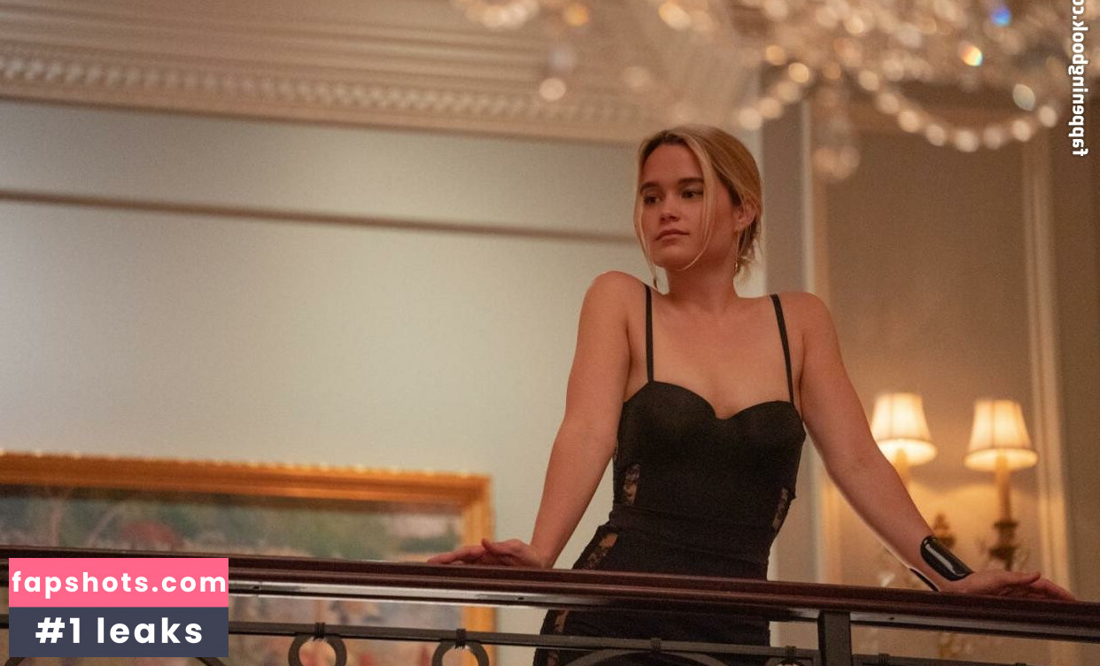 Sarah Catherine Hook gallery photo #13