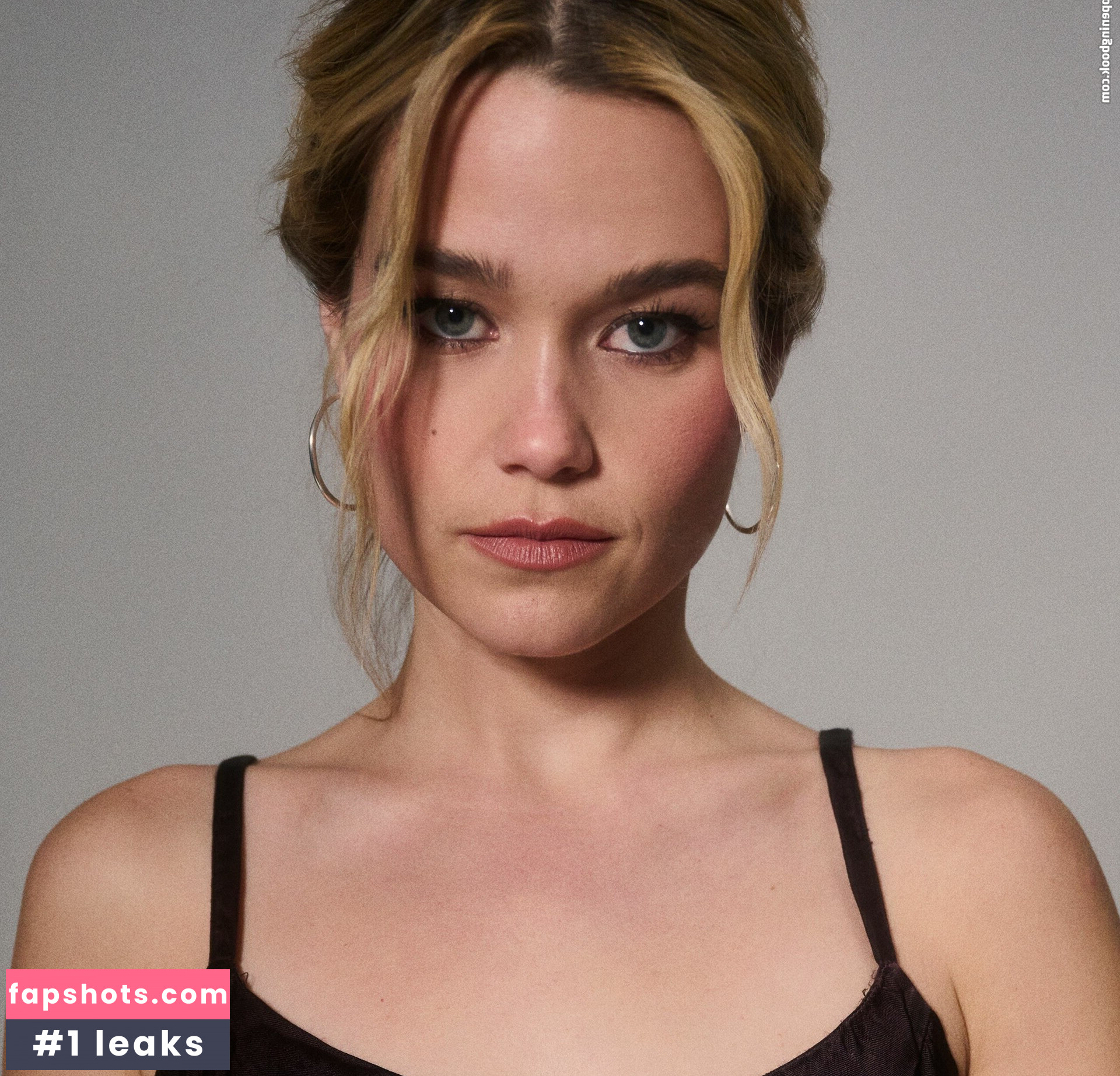 Sarah Catherine Hook gallery photo #21