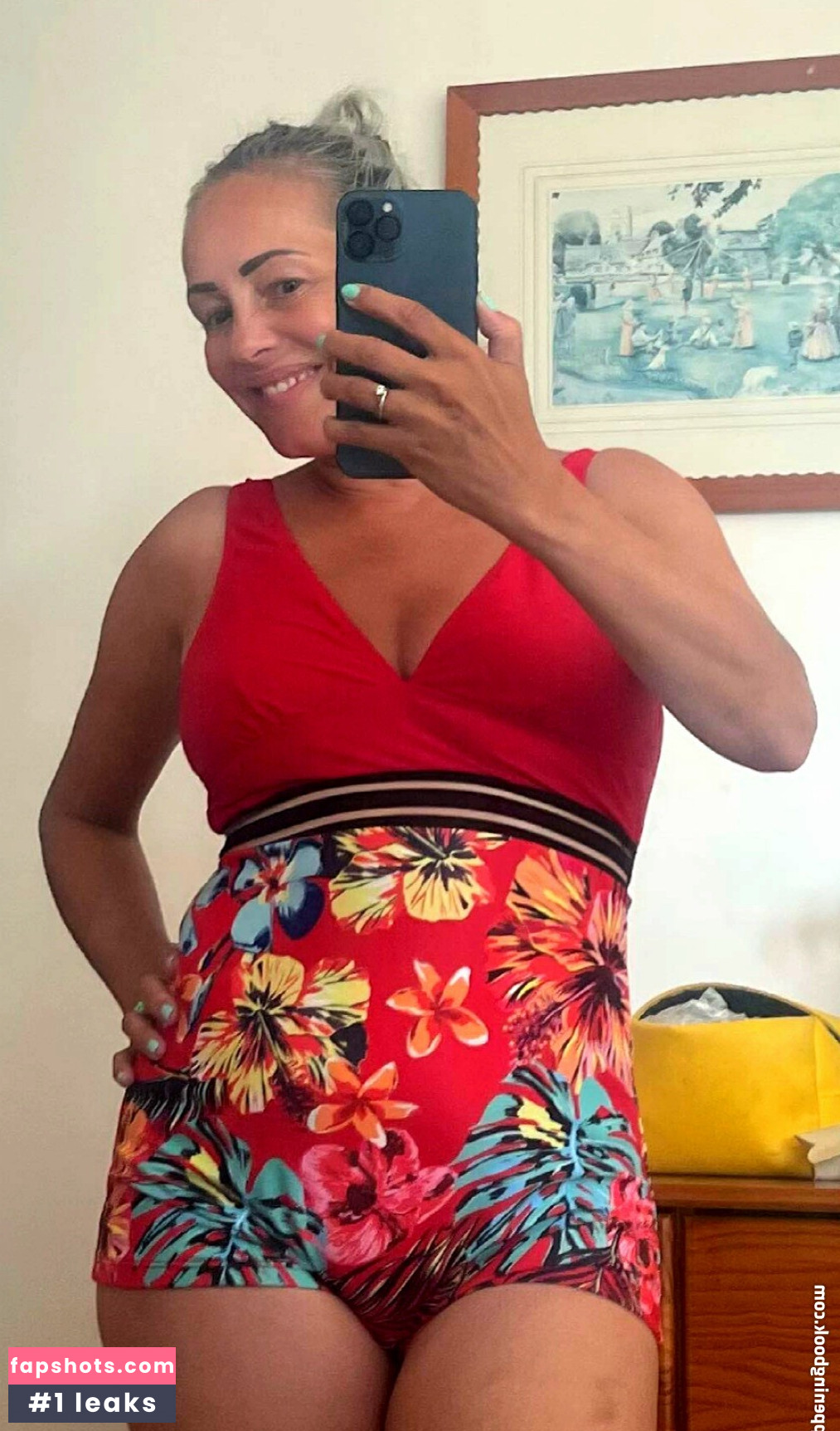 Sarah Cawood nude babe gallery