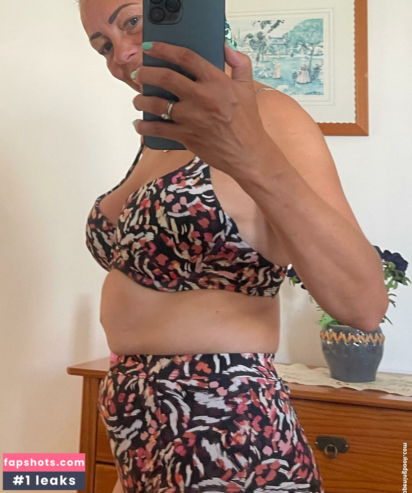 Sarah Cawood gallery photo #13