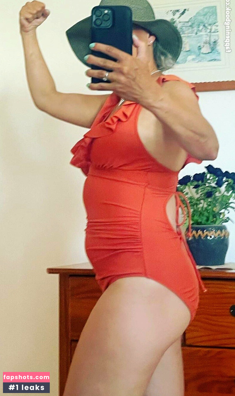 Sarah Cawood gallery photo #14