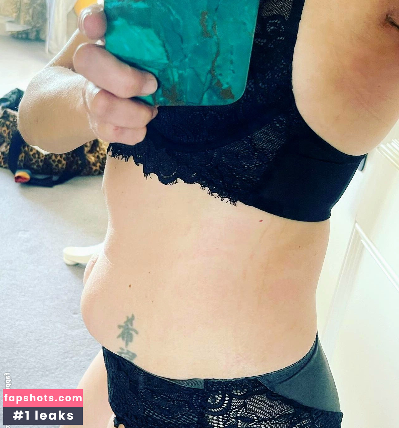 Sarah Cawood gallery photo #15