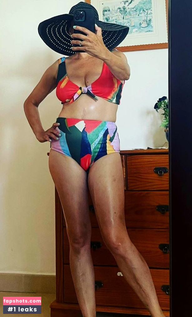 Sarah Cawood gallery photo #16