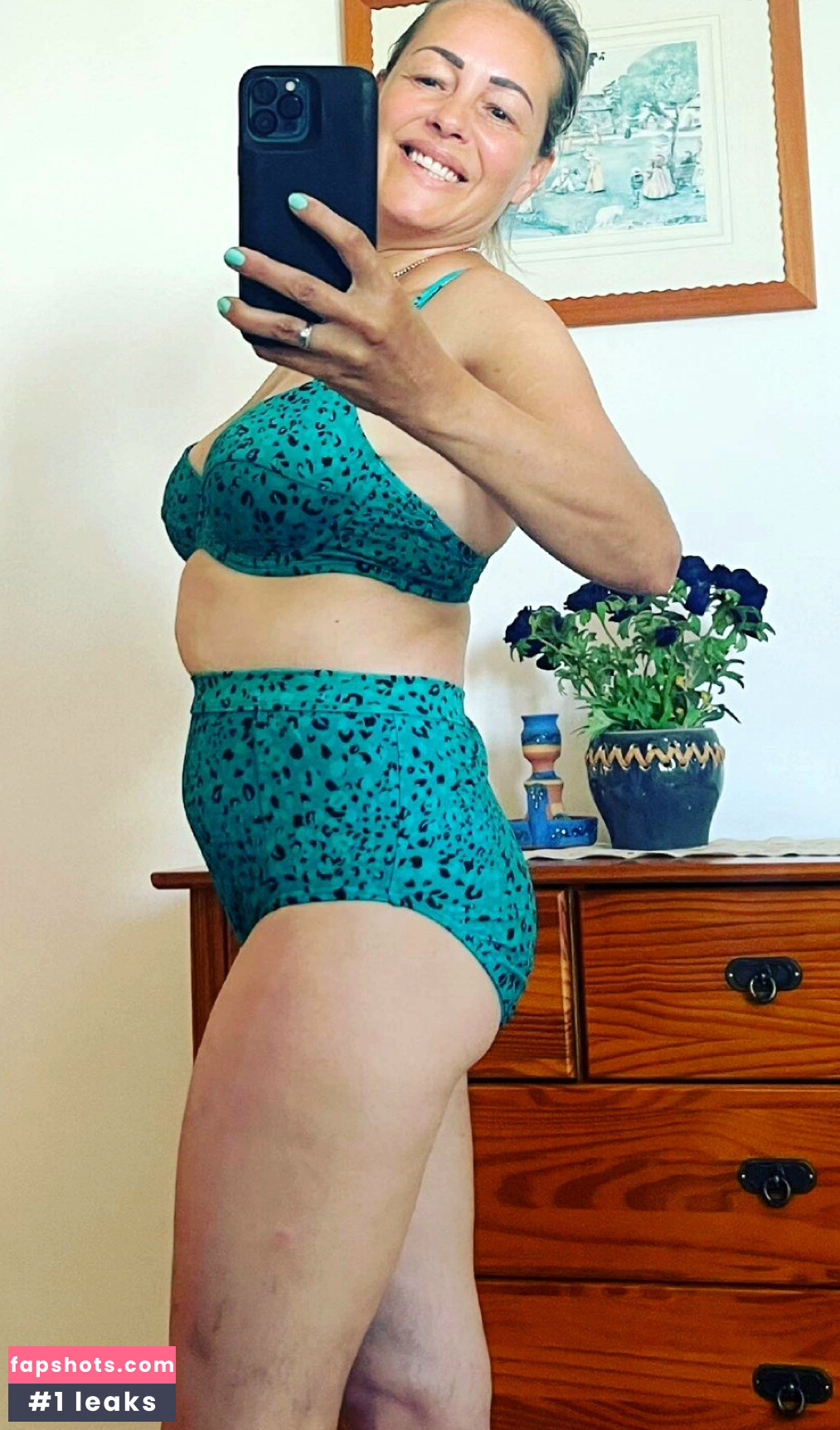 Sarah Cawood gallery photo #19